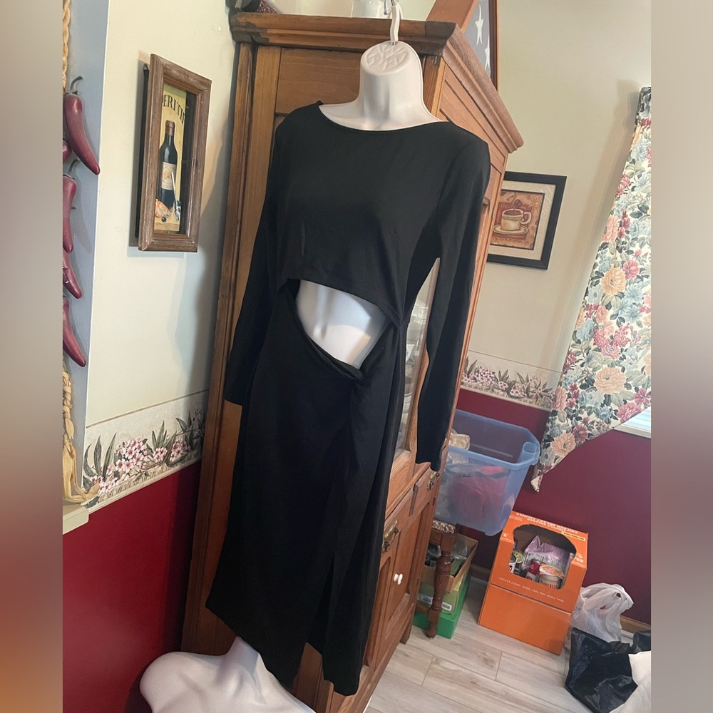 Elegant Black Long-Sleeve Cutout Midi Dress